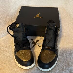 Jordan 1 Retro High OG (PS) kids sneakers, new in box.